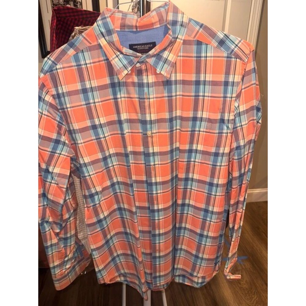Men’s American Eagle button down